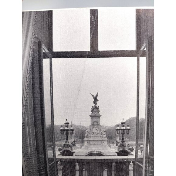 PIctorial History of Buckingham Palace The Queens London Home Vintage Pamphlet - Picture 8 of 11